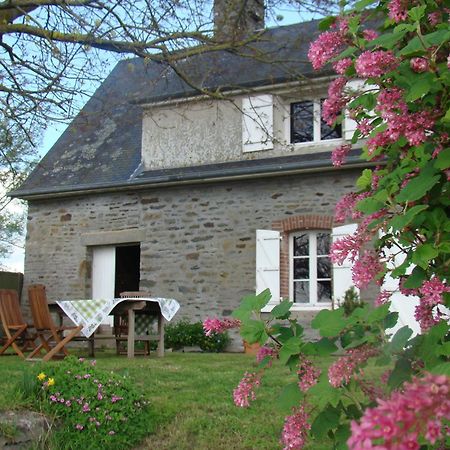 Entre Mont St Michel Et Merveille Vains Exterior foto