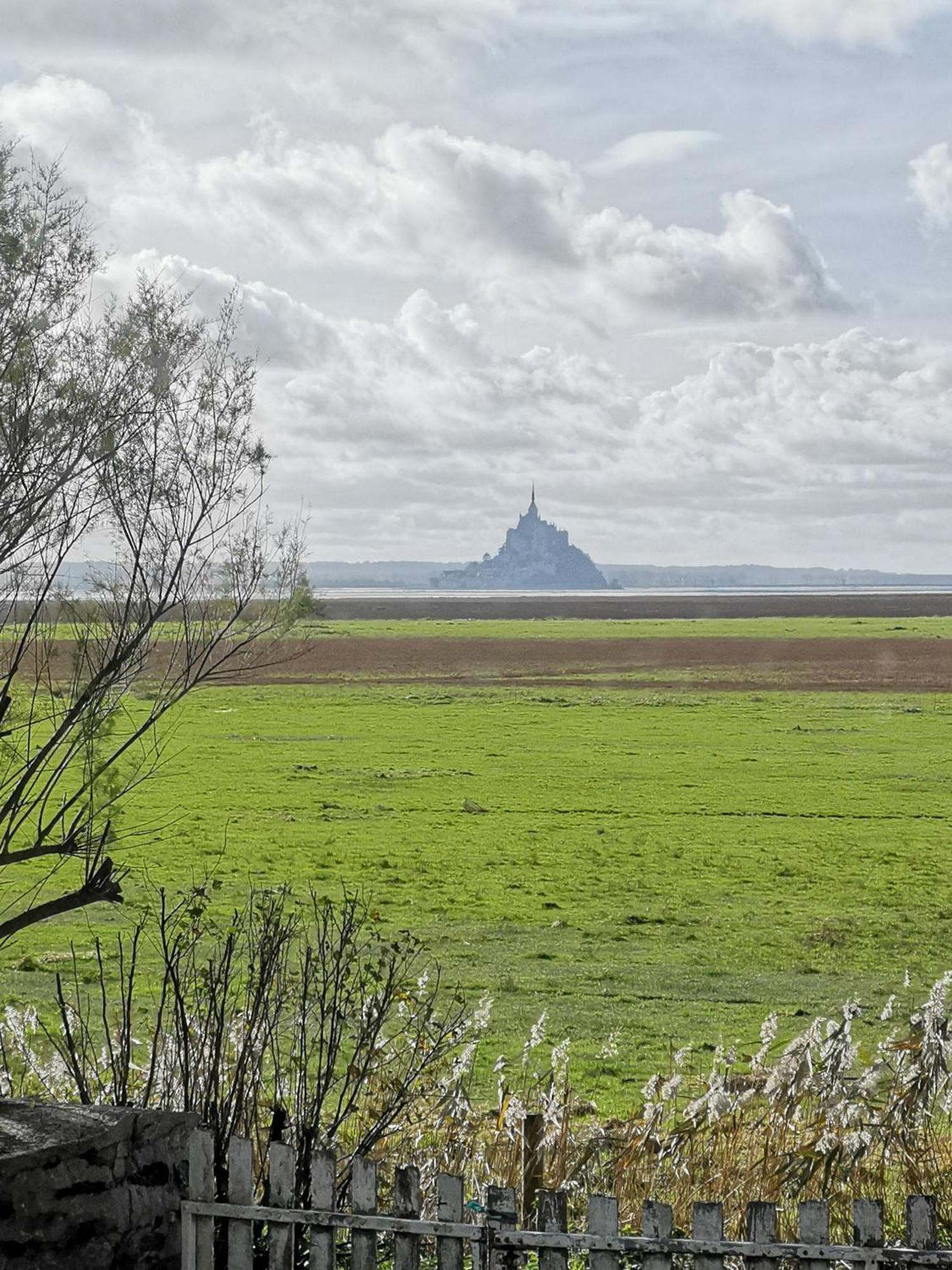 Entre Mont St Michel Et Merveille Vains Exterior foto